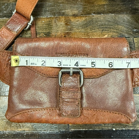 Spikes & Sparrow Genuine Leather Convertible Belt Bag / Crossbody Cognac Brown - Picture 12 of 13